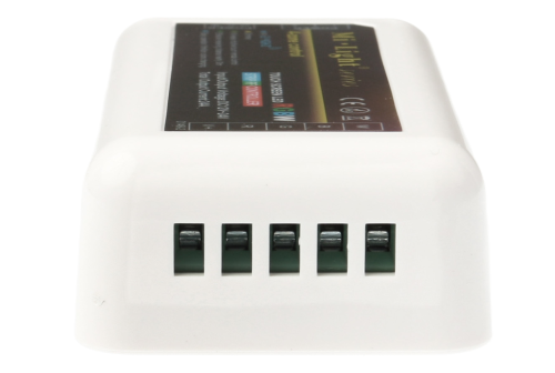 02-mi-light-miboxer-fut038-kontroler-led-rgbw-widok-z-boku.png